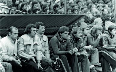 Zdjęcie ławki rezerwowych z maja 1979 roku