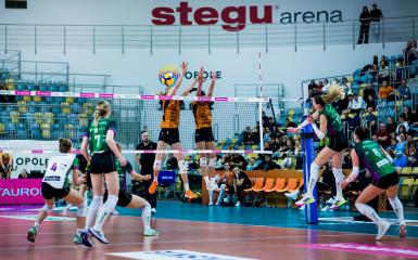 zdjęcie z meczu UNI Opole w Stegu Arena