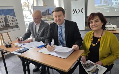 Podpsianie umowy na modernizację MDK przy ulicy Targowej