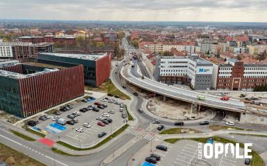 Nowa estakada w pobliżu Centrum Usług Publicznych w Opolu. Widok z lotu ptaka