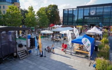 festiwal opolskich smaków, namioty i stoiska na placu kopernika