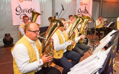 zespół, muzykanci, instrumenty dęte