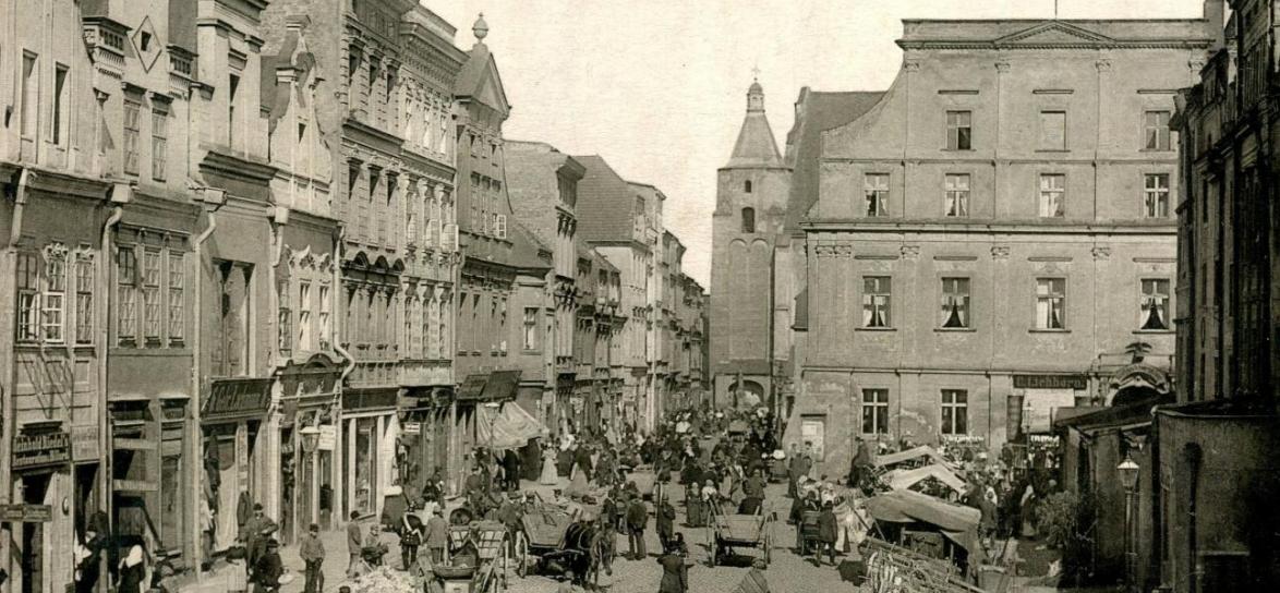 Rynek w Opou na początku XX wieku