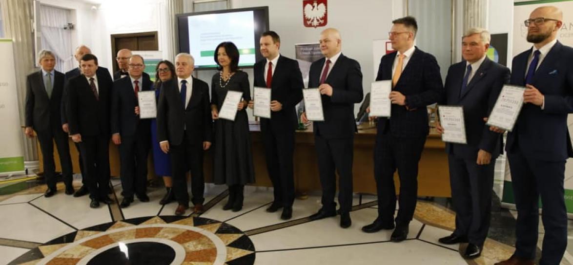 Prezydent Opola odbiera nagrodę za zrównoważony rozwój Opola