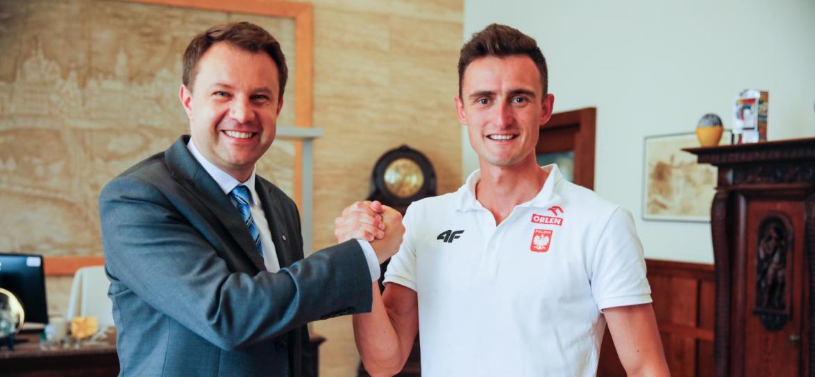 Dawid Tomala z prezydentem Opola