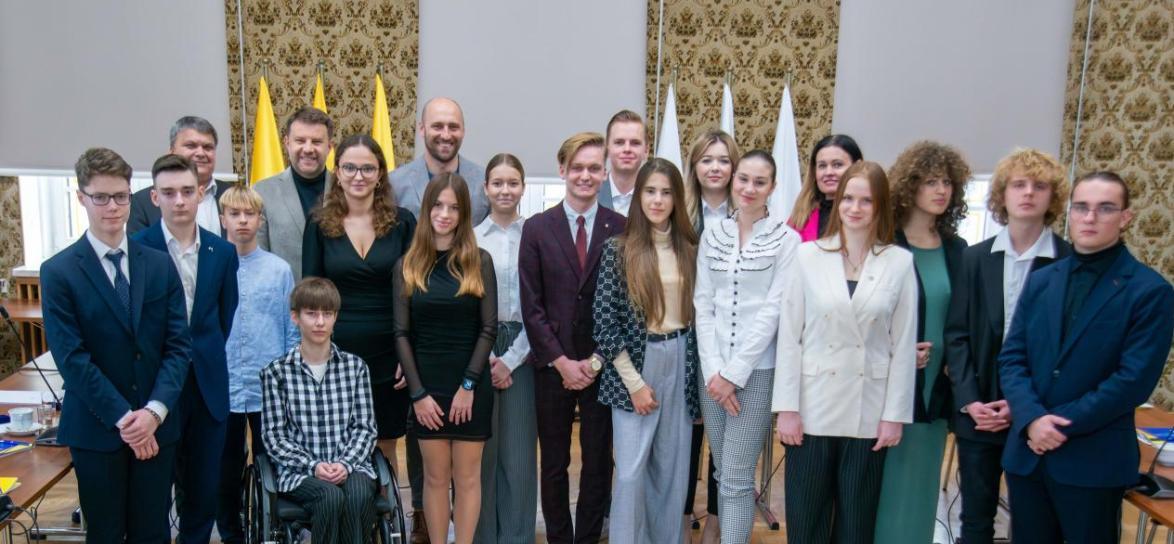 Zdjęcie składu Młodzieżowej Rady Miasta