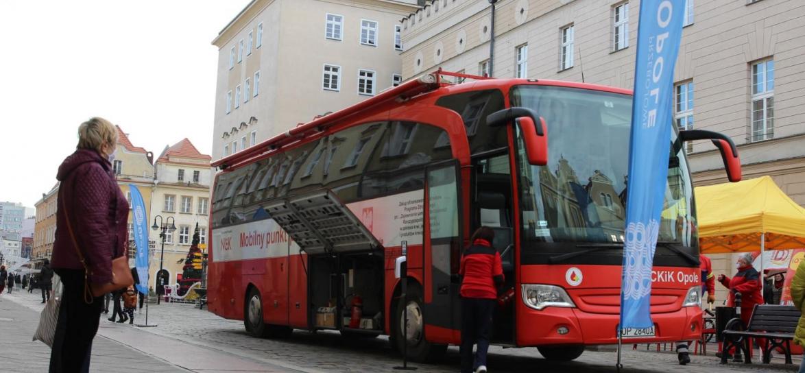 krwiobus na rynku
