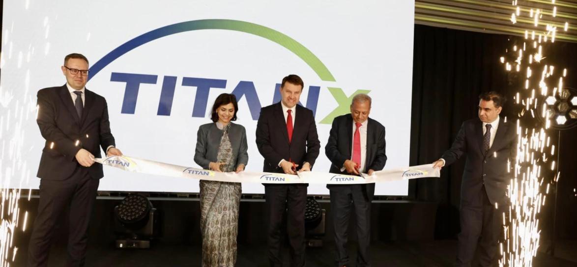 Zdjęcie z oficjalnego otwarcia fabryki