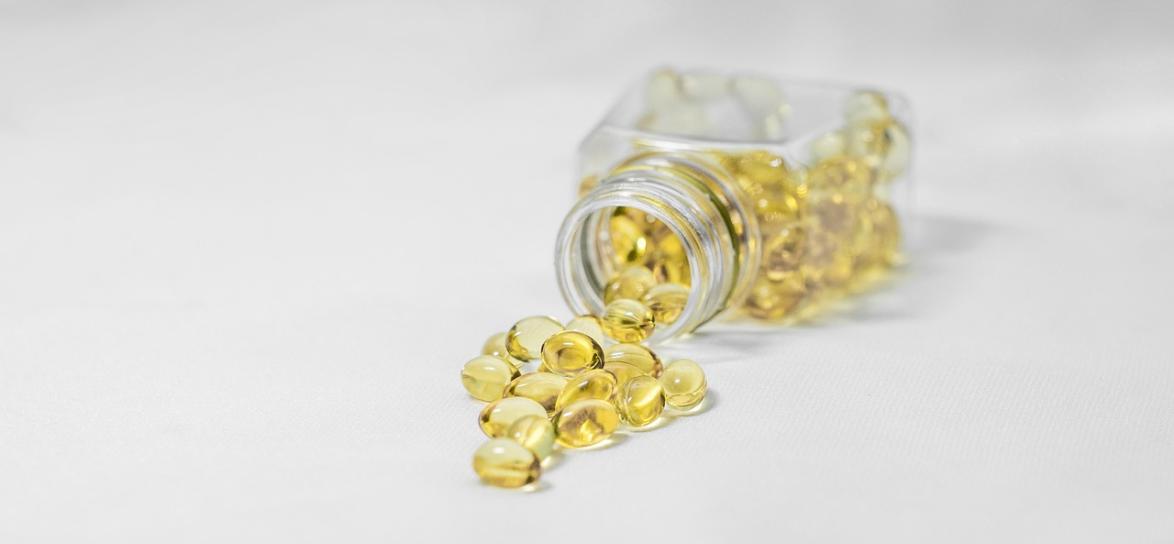 wysypujące się z opakowania pigułki