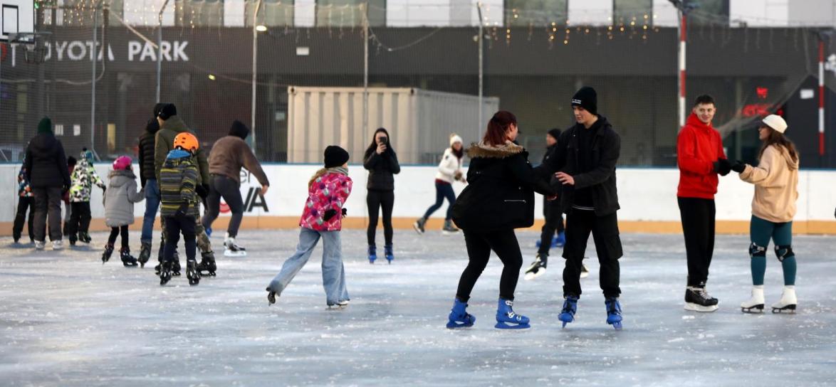 Lodowisko zewnętrzne przy obiekcie Toyota Park