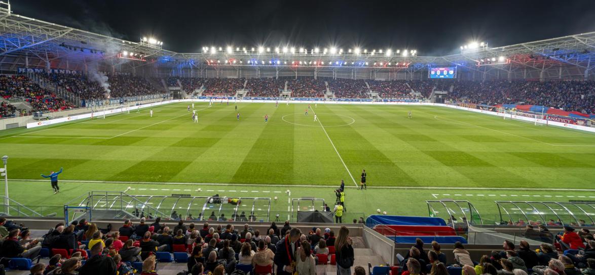 Zdjęcie przedstawiajace opolski stadion
