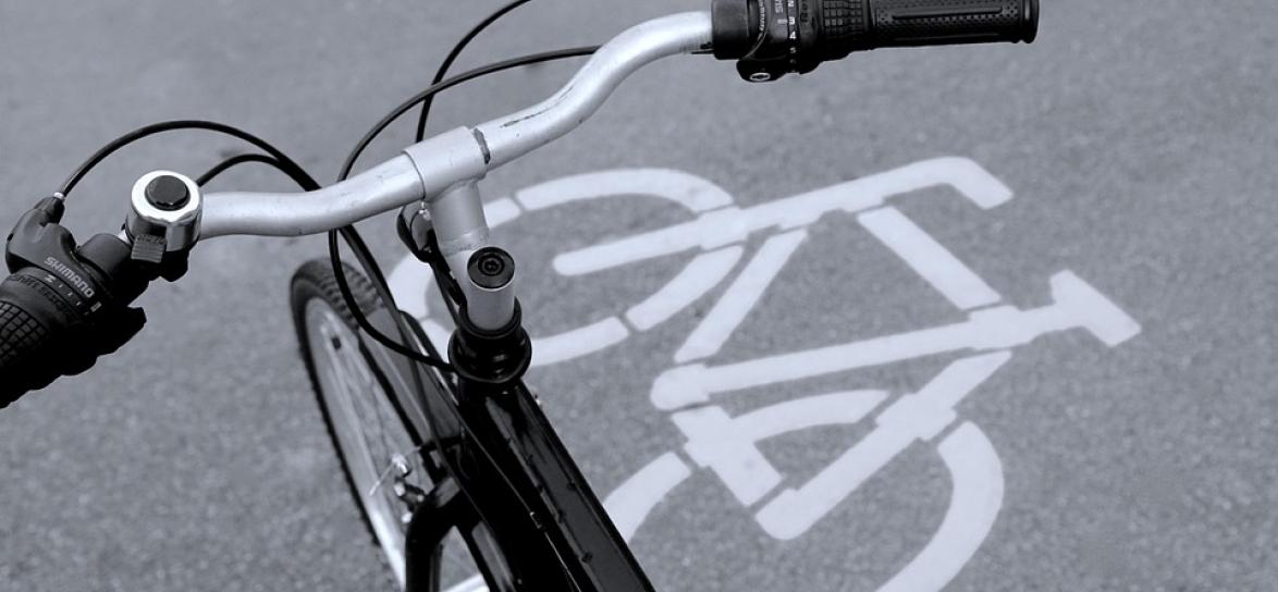 rower na ścieżce rowerowej