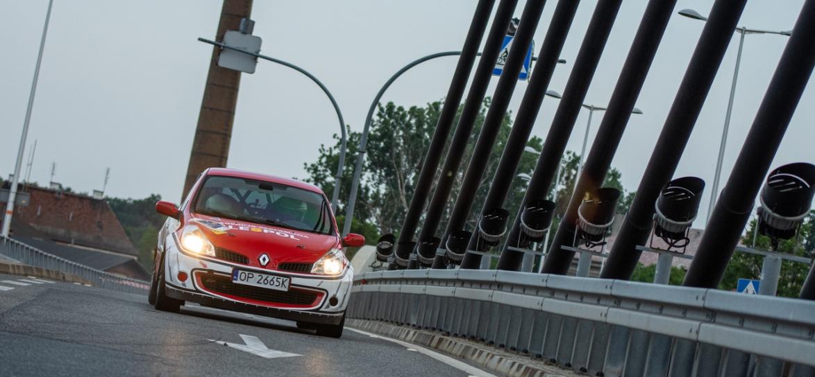 Auto podczas Rajdu Festiwalowego