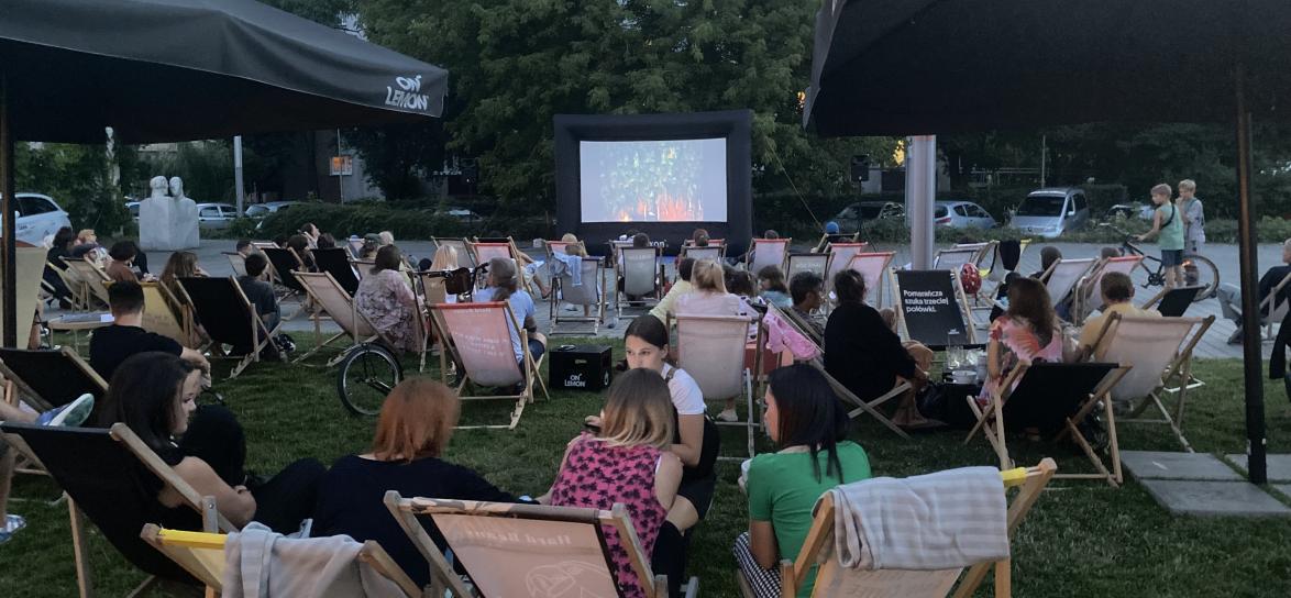 Wakacyjne kino na Placu Teatralnym w Opolu
