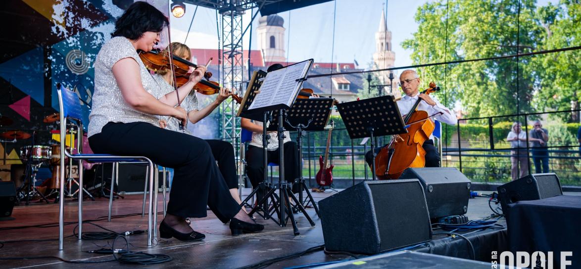 Koncert promenadowy na placu Wolności 