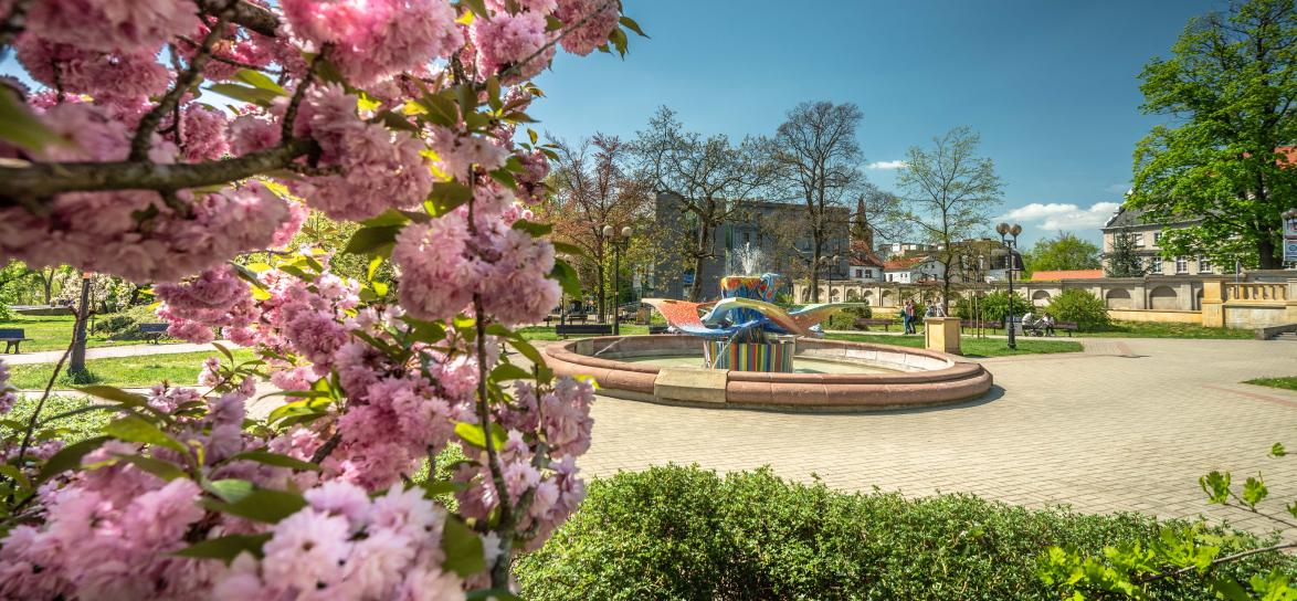 Wisenny plac Wolności z fontanną