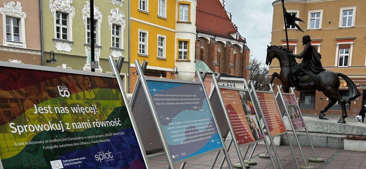 zdjęcie wystawy na rynku