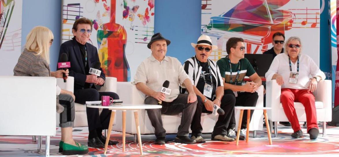 kawiarenka z gwiazdami, zdjęcie na scenie