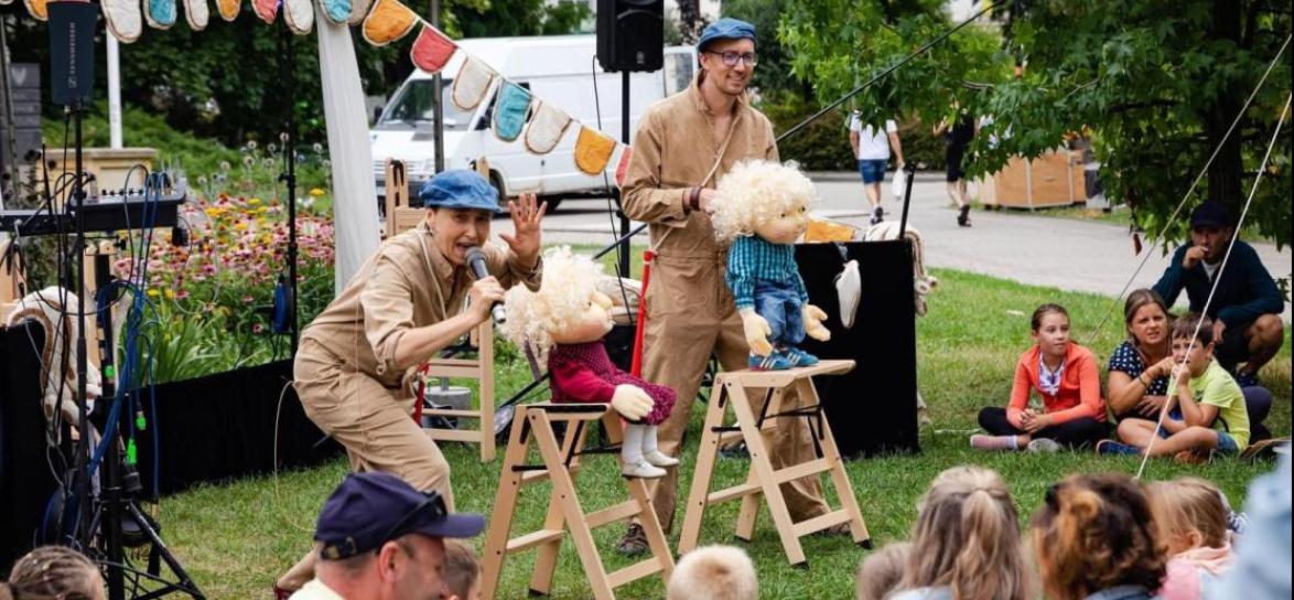 zdjęcie z festiwalu zdarzęń artystycznych podczas występów