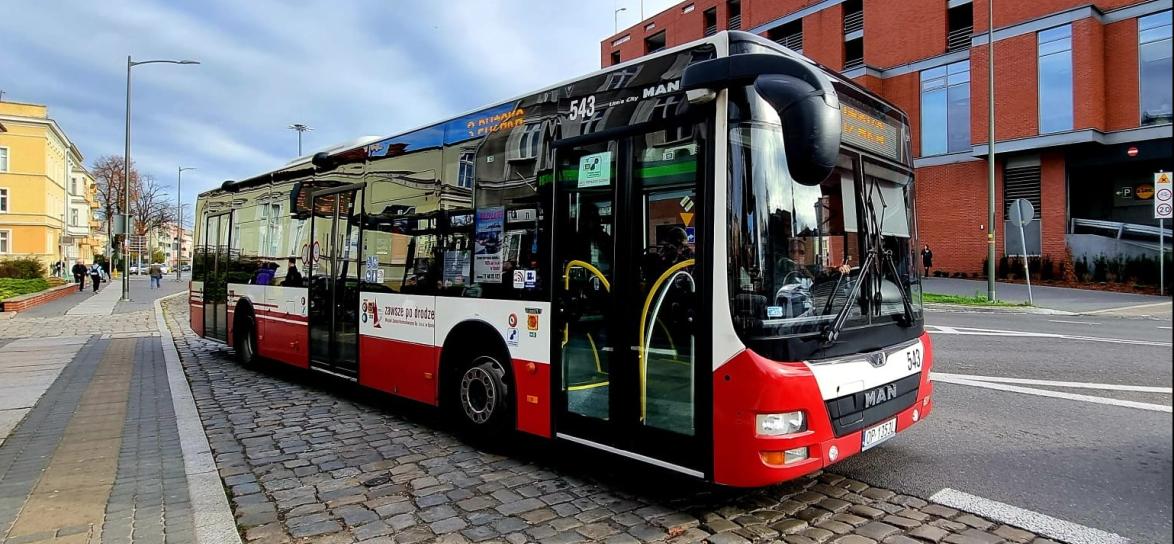 Autobus miejski na ulicach Opola