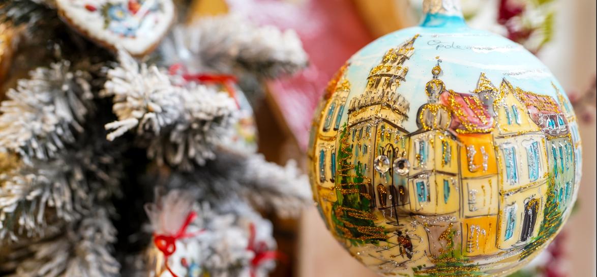 zdjęcie ręcznie malowanej bombki