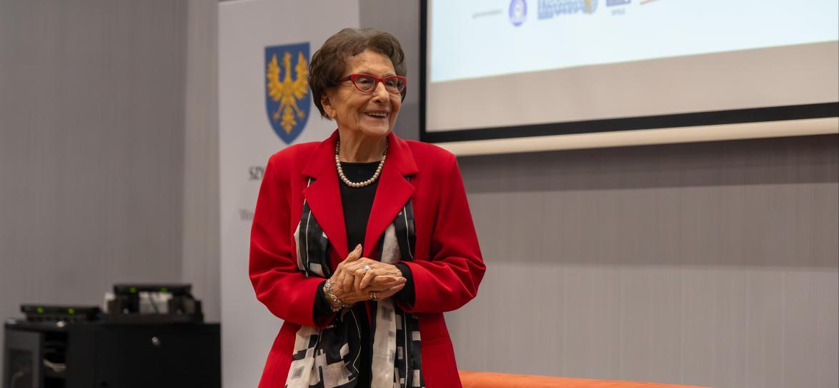 Profesor Symonides podczas spotkania autorskiego z czytelnikami
