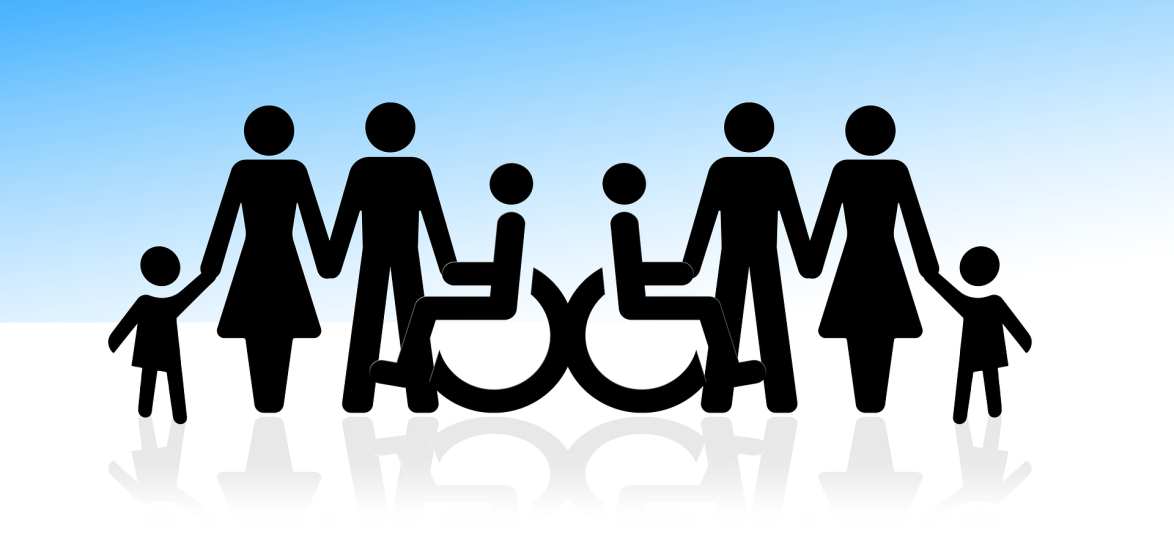 ludzie, trzymający sie za rece, osoba na wózku