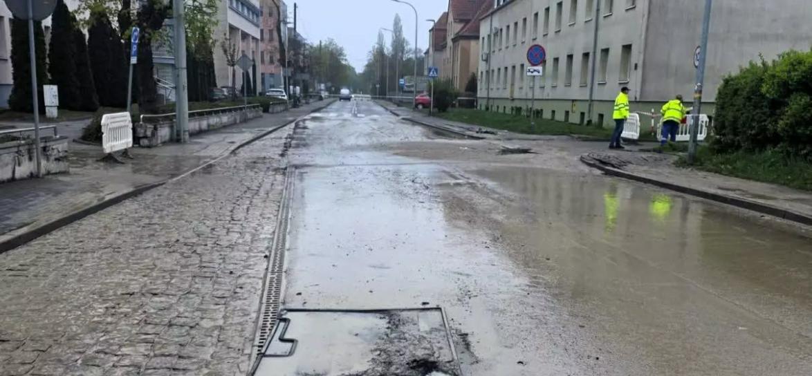 awaria wodociągu na ulicy Rejtana