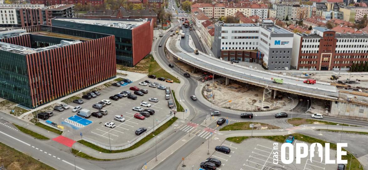 Nowa estakada w pobliżu Centrum Usług Publicznych w Opolu. Widok z lotu ptaka