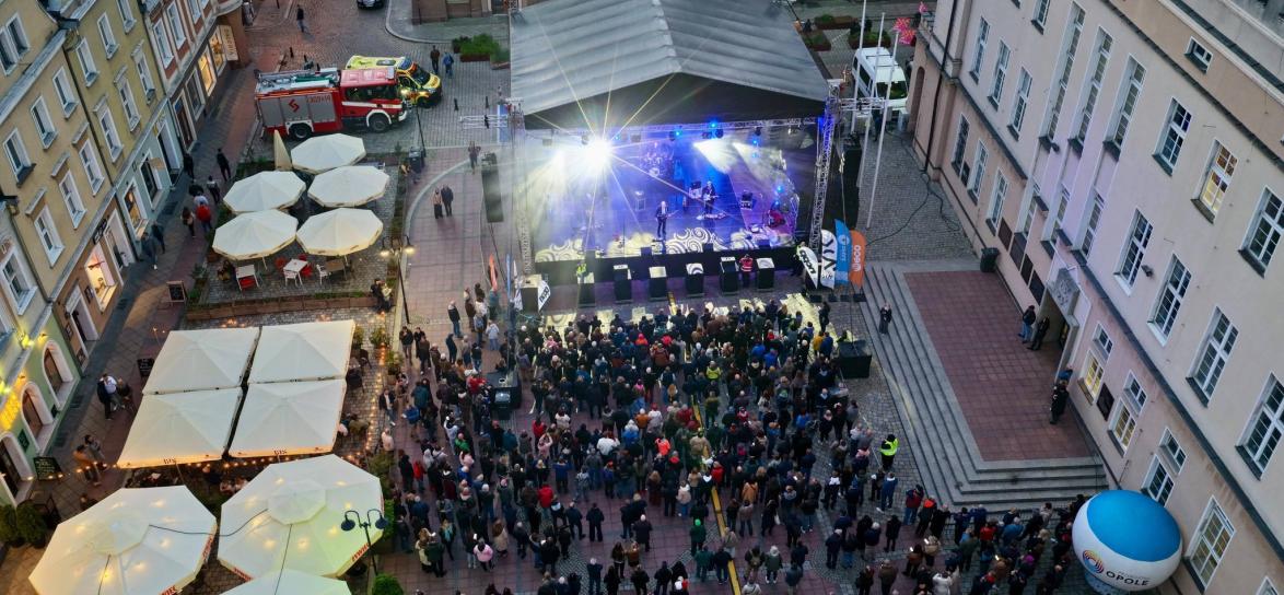 koncert, scena na opolskim Rynku