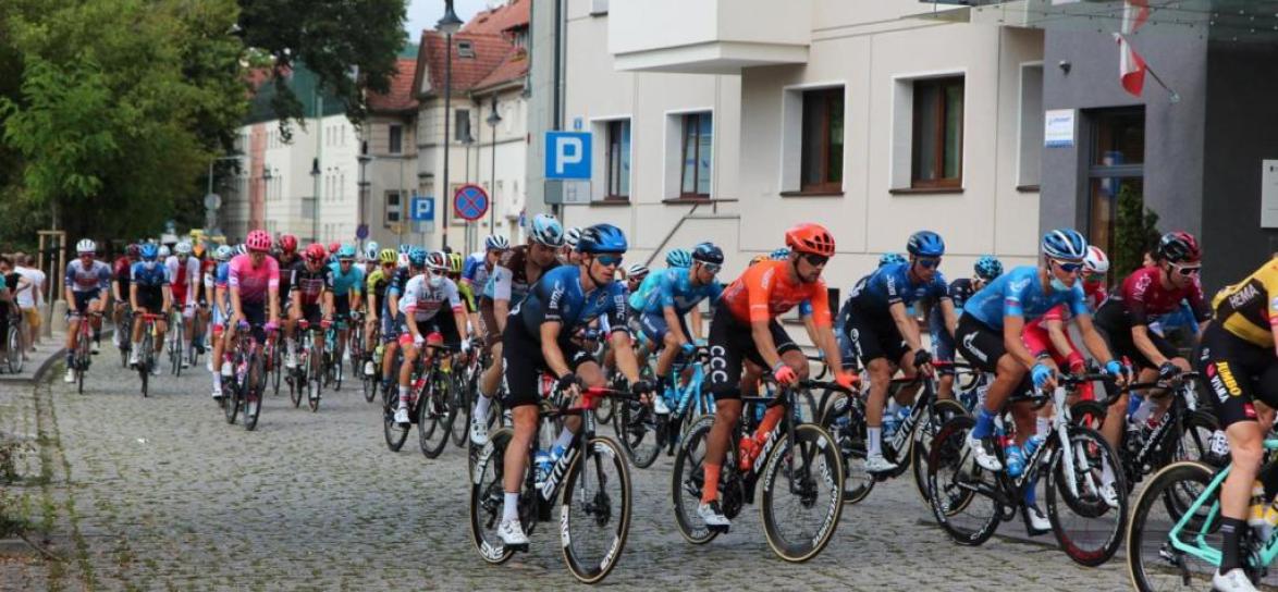 kolarze podczas wyścigu tour de pologne