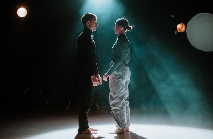 Radek Zawadzki-Returns-spektakl-Scena-Malarnia