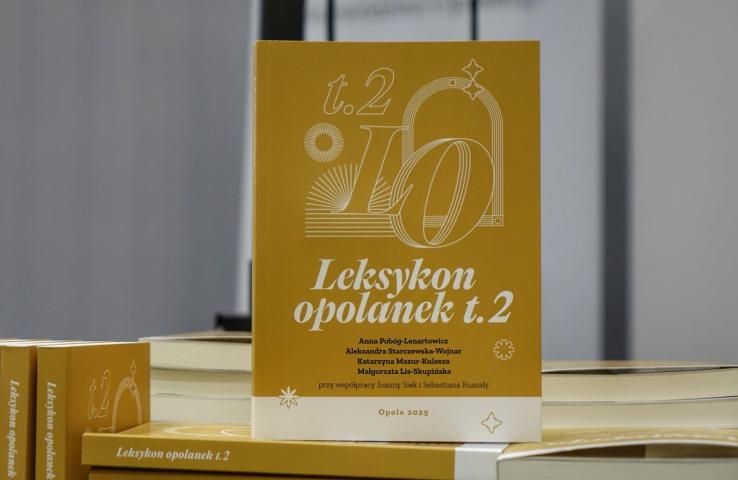 element dekoracyjny przedstawiający książkę "Leksykon Opolanek t.2"