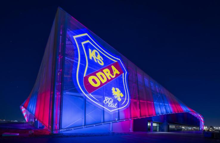 Zdjecie stadionu Itaka Arena z herbem Odry Opole