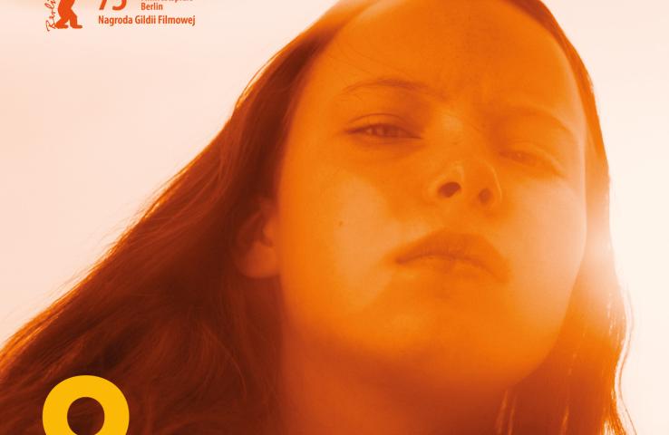 Plakat filmu pt. O czym wie Marielle, informacje zostały zawarte w komunikacie
