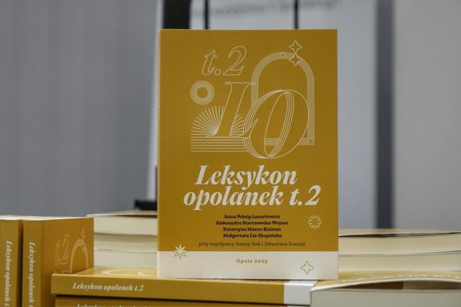 element dekoracyjny przedstawiający książkę "Leksykon Opolanek t.2"