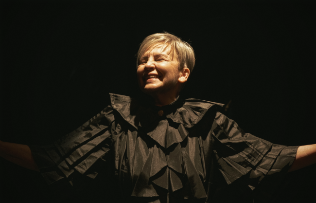 zdjęcie przedstawia aktorkę podczas wydarzenia, informacje zostały zawarte w tekście