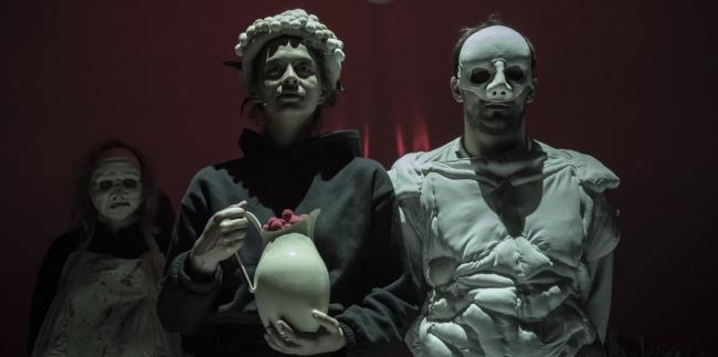 Aktorzy wystepujący na scenie podaczs spektaklu Balladyna