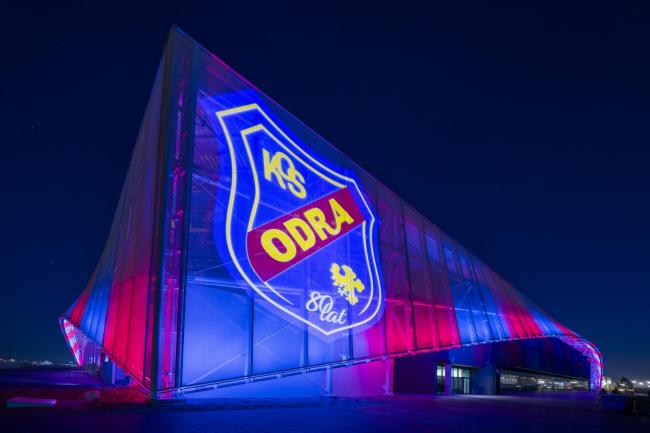 Zdjecie stadionu Itaka Arena z herbem Odry Opole