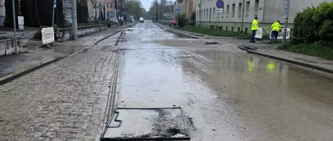 awaria wodociągu na ulicy Rejtana