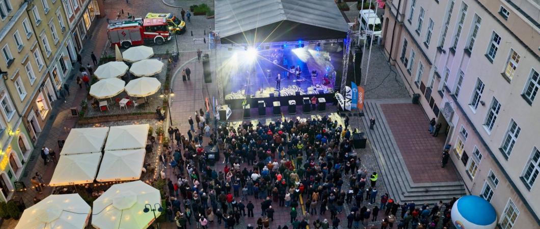 koncert, scena na opolskim Rynku