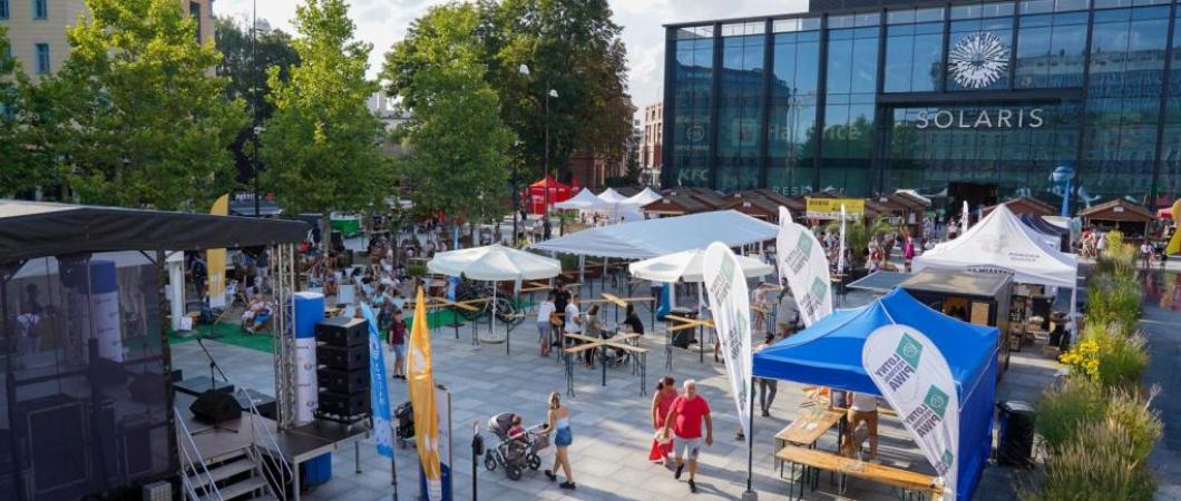 festiwal opolskich smaków, namioty i stoiska na placu kopernika