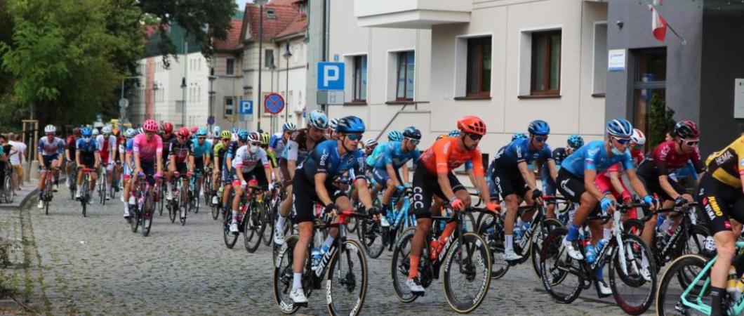 kolarze podczas wyścigu tour de pologne