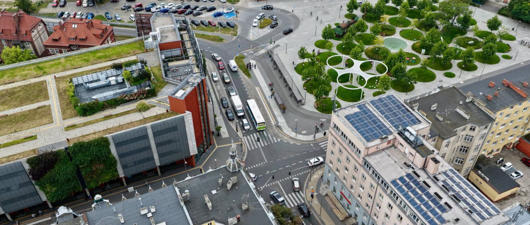 Widok na skrzyżowanie przy Centrum Przesiadkowym Opole Główne z góry
