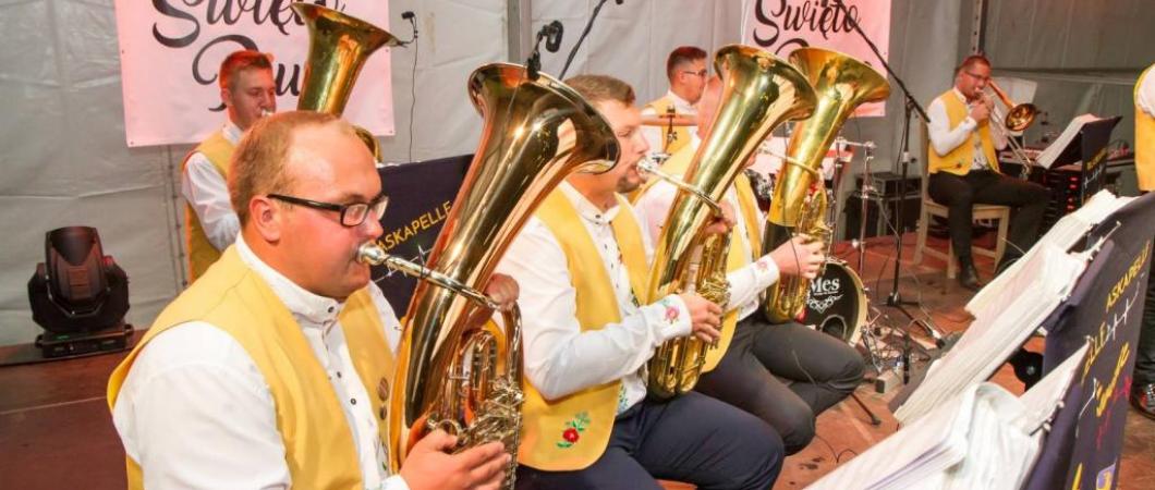 zespół, muzykanci, instrumenty dęte