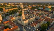 zjęcie z lotu ptaka na opolski rynek i ratusz
