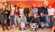 zdjęcie grupowe z osobami pracującymi w Step Records