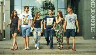 Zdjęcie przedstawia grupę osób różnej płci. 