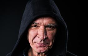 Mężczyzna - gość wydarzenia