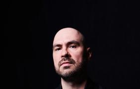 Mężczyzna - gość wydarzenia